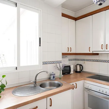 Top-floor Near Cathedral With Private Terrace - 3a *