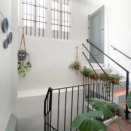 Top-floor Near Cathedral With Private Terrace - 3a