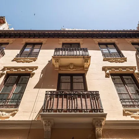 Top-floor Near Cathedral With Private Terrace - 3a * Grenade