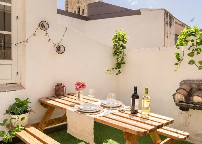 Top-floor Near Cathedral With Private Terrace - 3a Appartement *