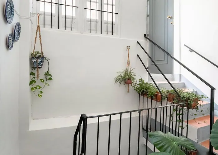 Top-floor Near Cathedral With Private Terrace - 3a