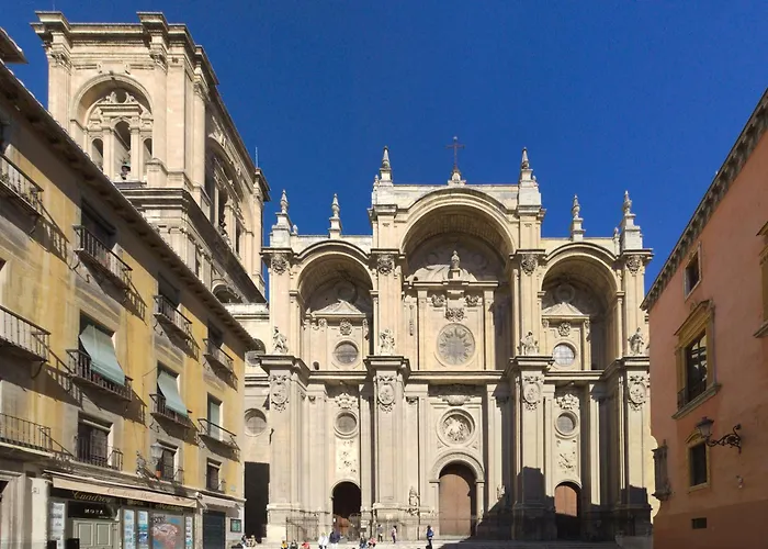 Top-floor Near Cathedral With Private Terrace - 3a Grenade