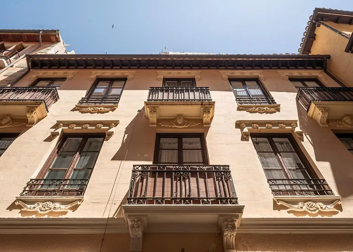 Top-floor Near Cathedral With Private Terrace - 3a * Grenade