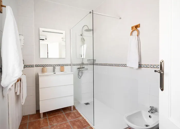 Top-floor Near Cathedral With Private Terrace - 3a *